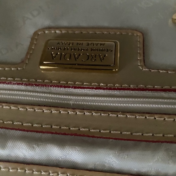 Arcadia cream/beige patent leather crossbody bag - Picture 6 of 13